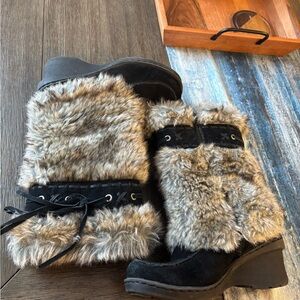 Naturalizer Black and Gray y2k Faux Fur Boots